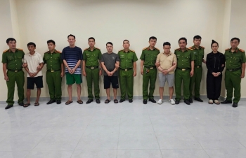 Tạm giam 5 đối tượng sản xuất, tiêu thụ nhớt giả trên sàn thương mại điện tử