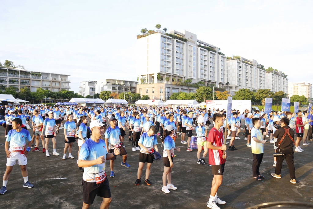 Gần 2.000 vận động viên tham gia giải chạy bộ “SNP Run As One” 2025