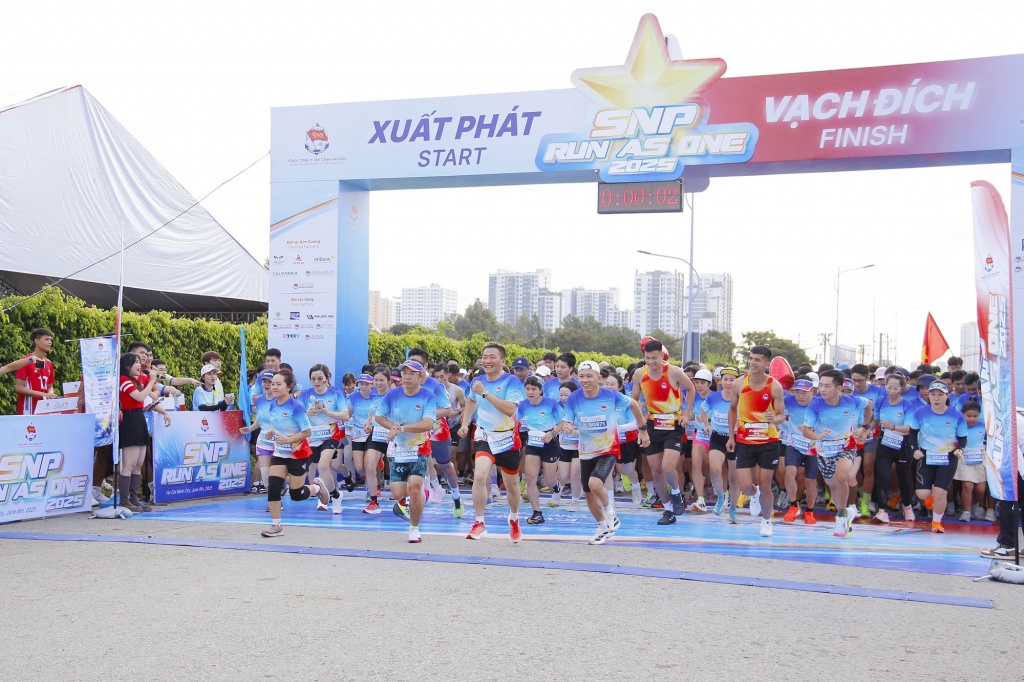 Gần 2.000 vận động viên tham gia giải chạy bộ “SNP Run As One” 2025