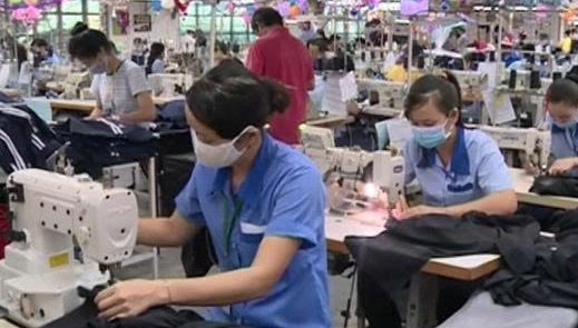 Doanh nghiệp giày da, may mặc Quảng Ngãi ký đơn hàng dài hạn đến 2026