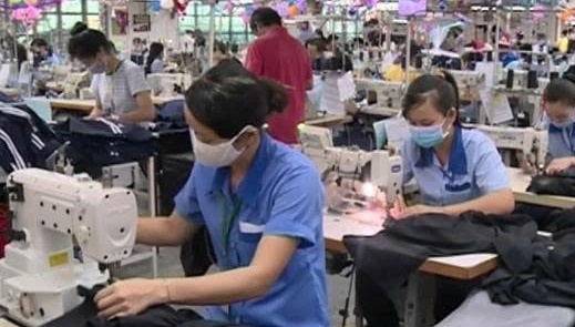 Doanh nghiệp giày da, may mặc Quảng Ngãi ký đơn hàng dài hạn đến 2026