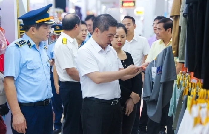 Lạng Sơn xử nghiêm cán bộ tiếp tay cho buôn lậu