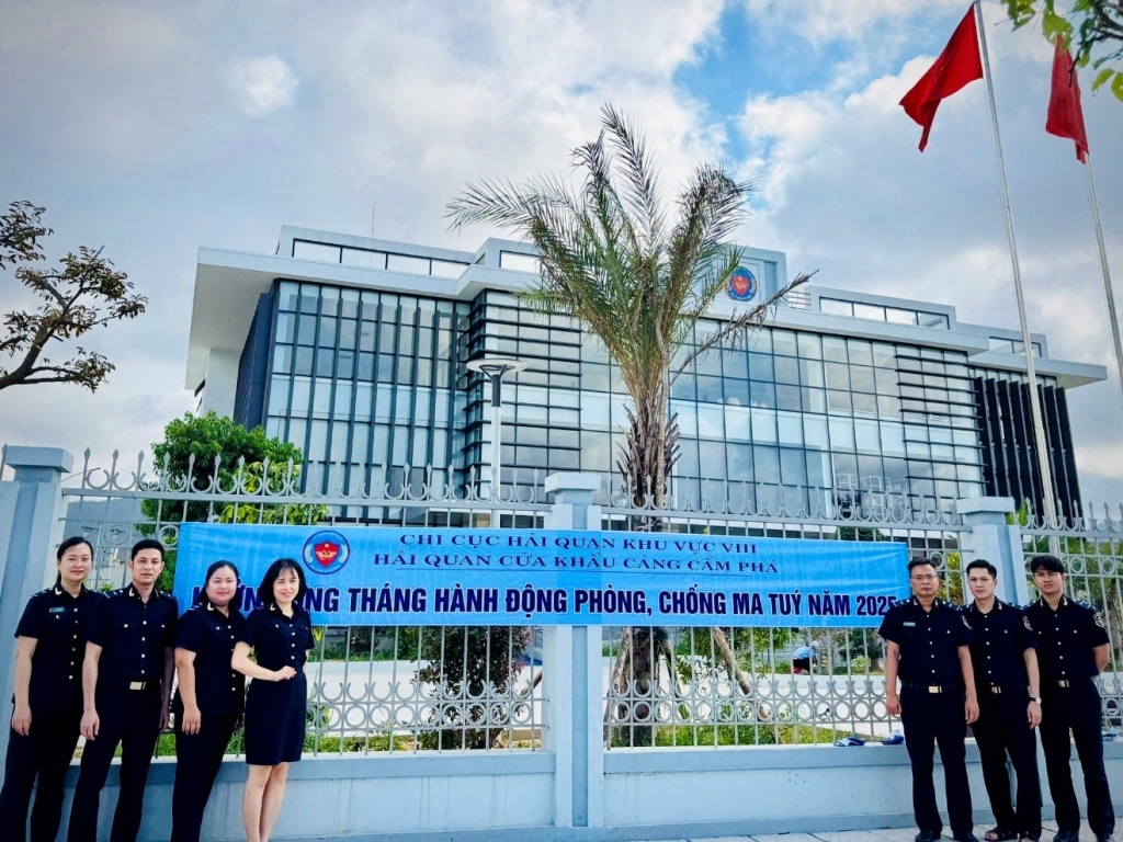 Hải quan CK cảng Cẩm Phả tuyên truyền “Tháng hành động phòng, chống ma túy năm 2025” tại trụ sở đơn vị