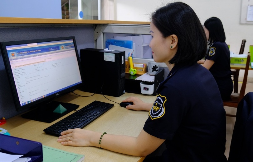 Nhiều điểm mới về sử dụng tem điện tử rượu và thuốc lá
