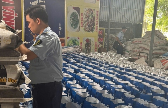 Thu giữ hơn 60 tấn nguyên liệu, sản phẩm xử lý môi trường thủy sản