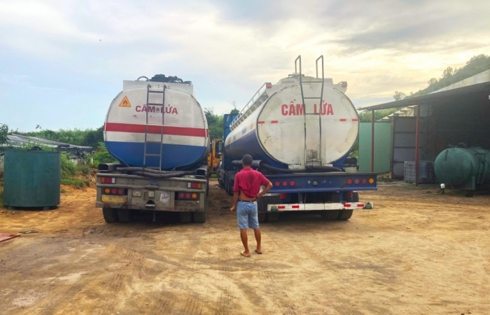 Tạm giữ 2 xe đầu kéo vận chuyển gần 80 tấn chất lỏng nghi là dầu FO