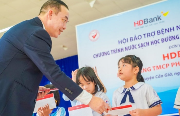5 tháng đầu năm, HDBank tặng 2.000 căn nhà tình thương