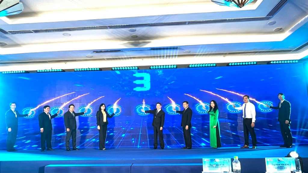 Hàng triệu tiểu thương cả nước chuyển đổi, bước vào thương mại điện tử