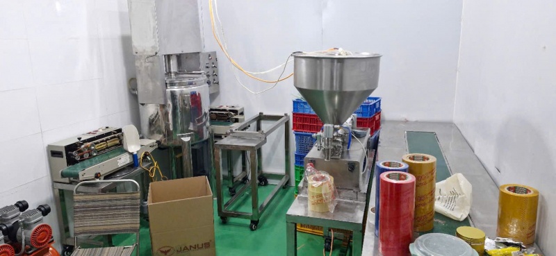 Dụng cụ sản xuất mỹ phẩm giả