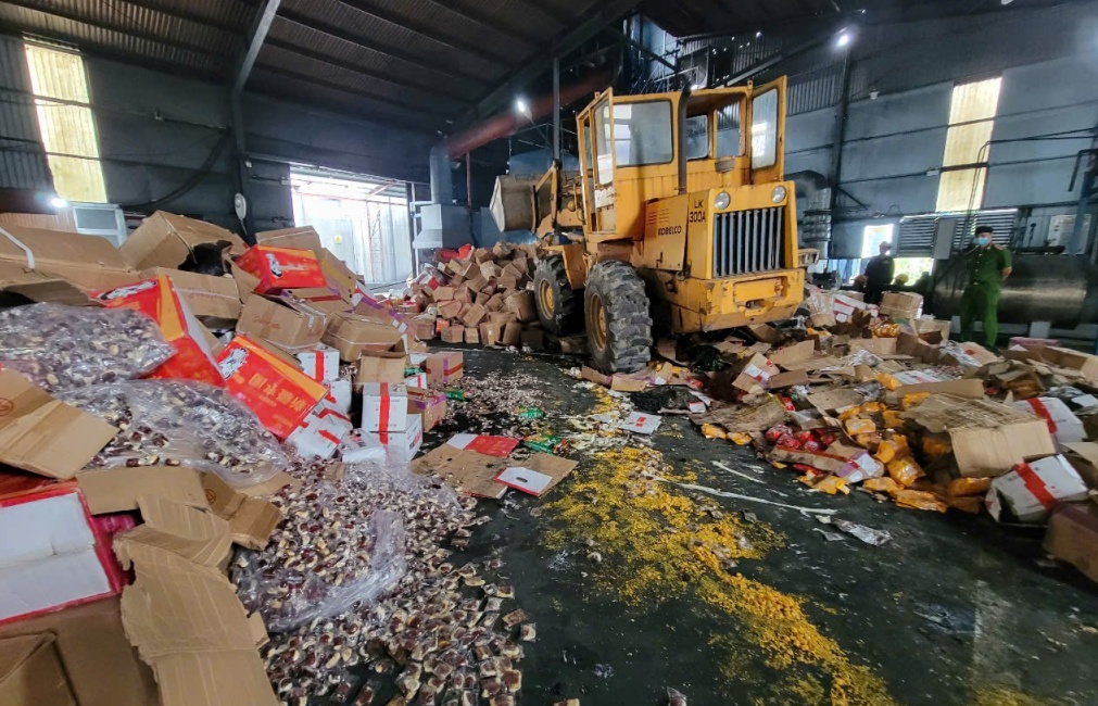 Phú Yên: Tiêu hủy hàng hóa không rõ nguồn gốc xuất xứ trị giá hơn 2,5 tỷ đồng