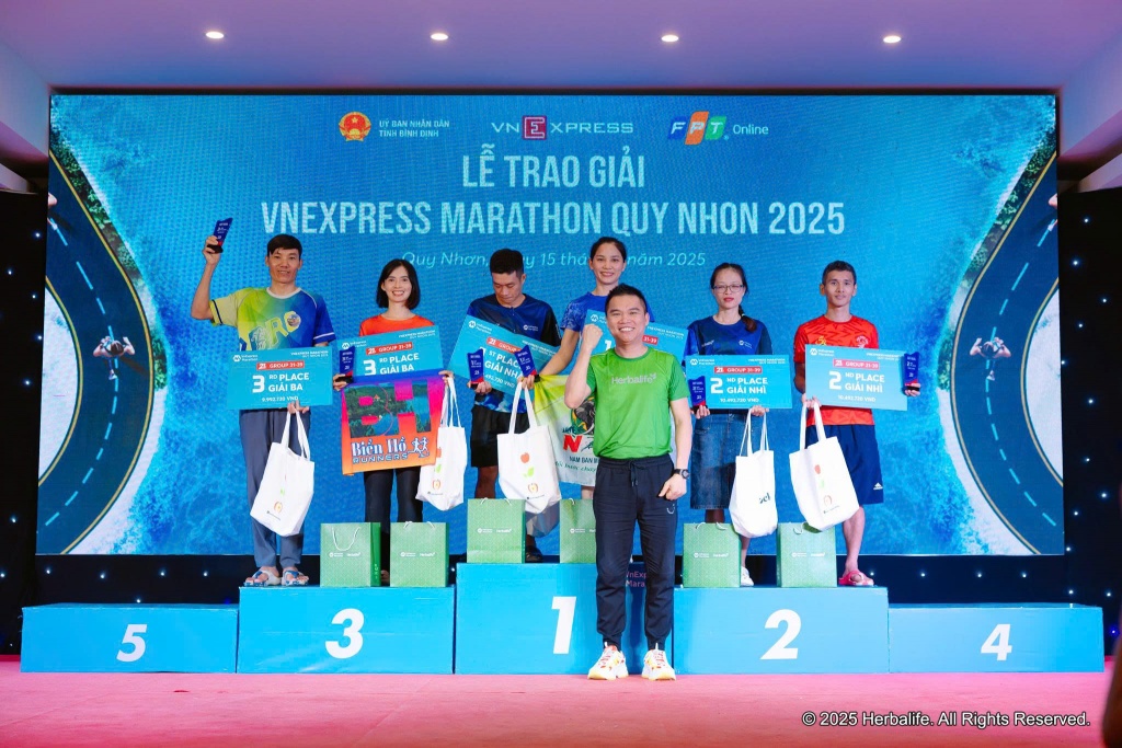 Hơn 12.000 người tham gia giải chạy VnEpxress Marathon Quy Nhơn