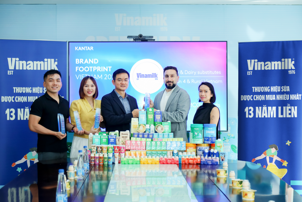 Các sản phẩm từ Vinamilk phủ sóng danh sách Top 10 thương hiệu sữa được chọn mua nhiều nhất năm 2025 (Ảnh: Nguyên Phương). 