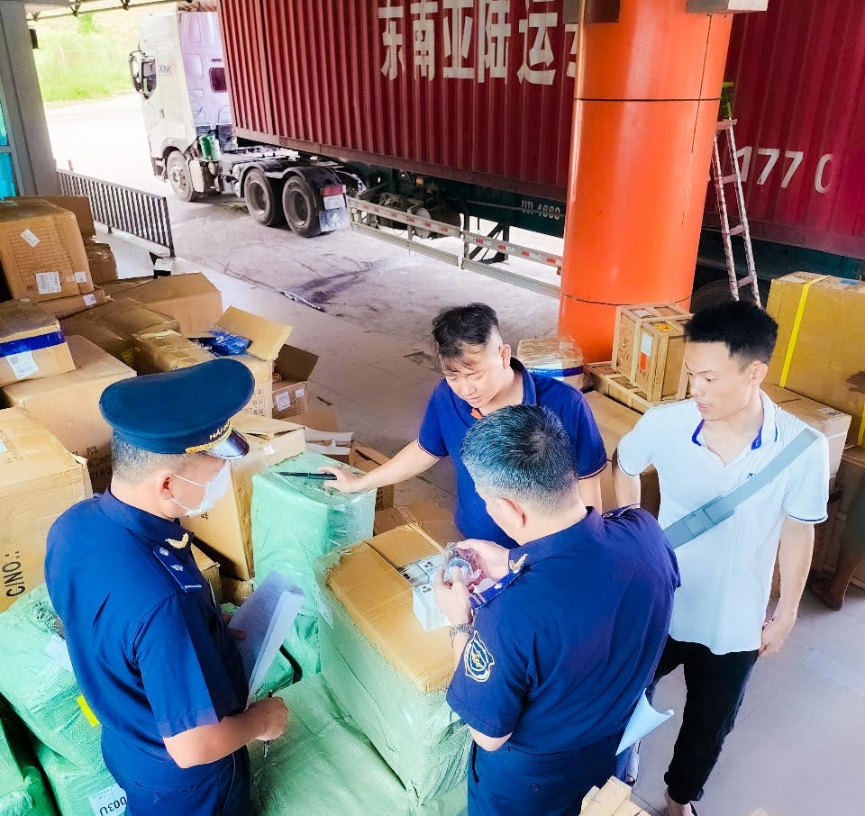 Hải quan đẩy mạnh chống buôn lậu trên toàn tuyến miền Trung