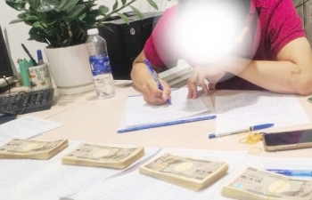 Hải quan Nội Bài phát hiện 690 tờ tiền mệnh giá 10.000 Yên Nhật cất giấu trong vali hành lý xách tay