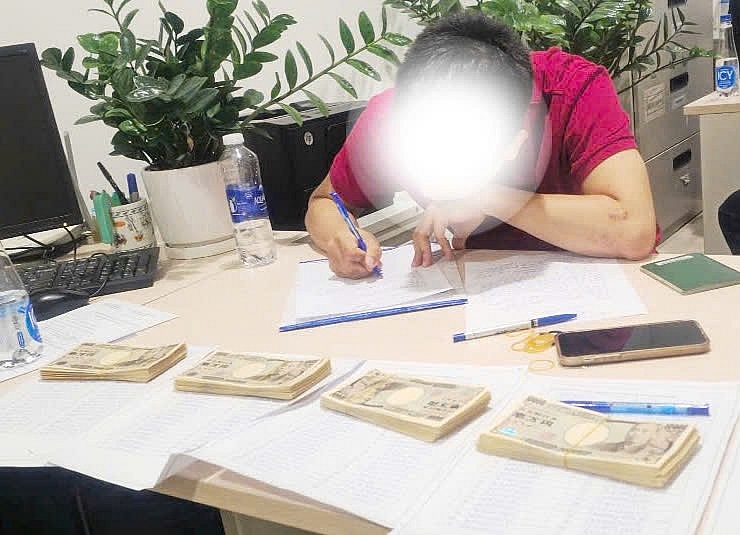 Đối tượng cùng tang vật vụ việc.