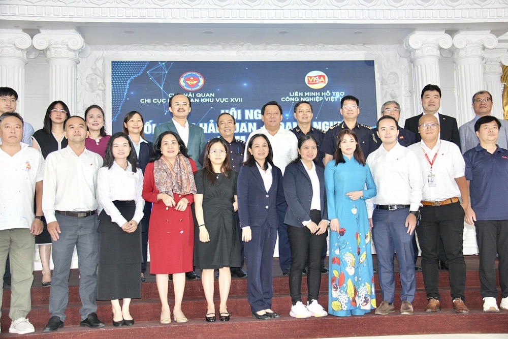 Hải quan Khu vực XVII khen thưởng 12 doanh nghiệp tiêu biểu