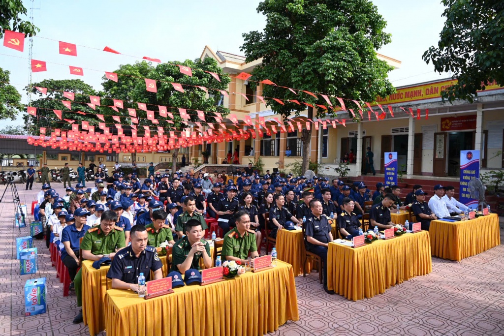 Hải quan tuyên truyền phòng, chống ma túy ở biên giới Quảng Trị