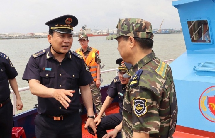 Hải quan khu vực III triển khai 5 giải pháp chống buôn lậu xăng dầu