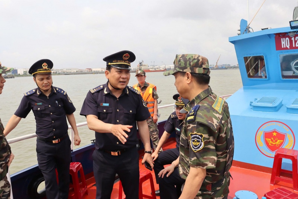 Hải quan khu vực III triển khai 5 giải pháp chống buôn lậu xăng dầu
