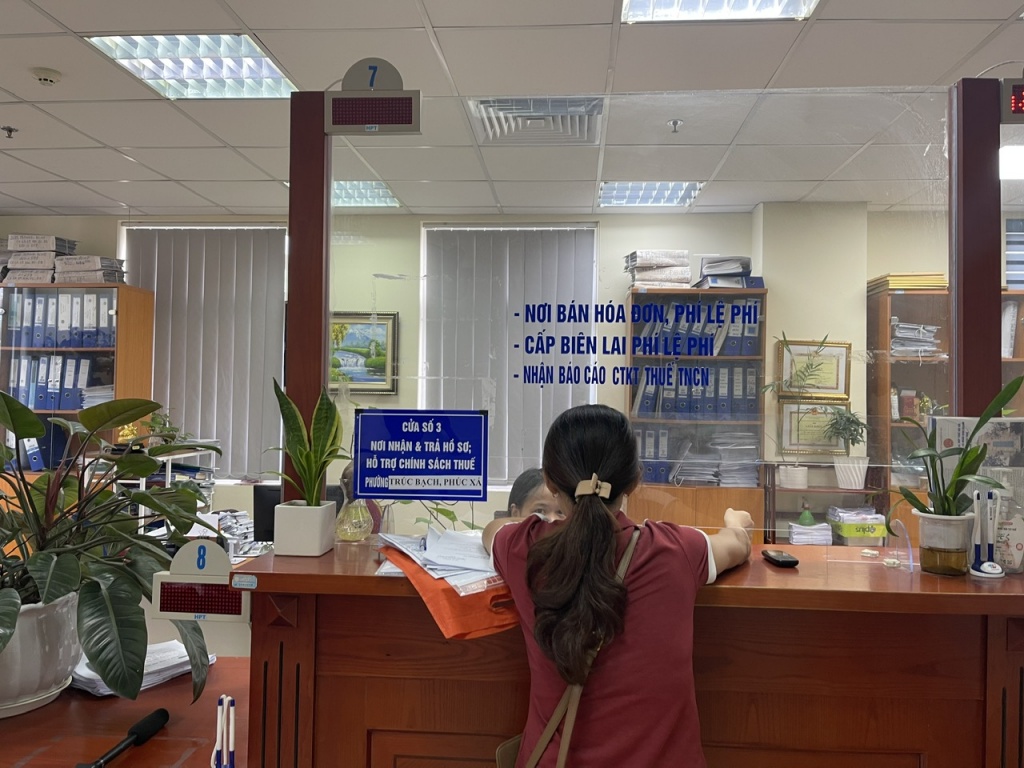 Né thuế bằng chiêu 