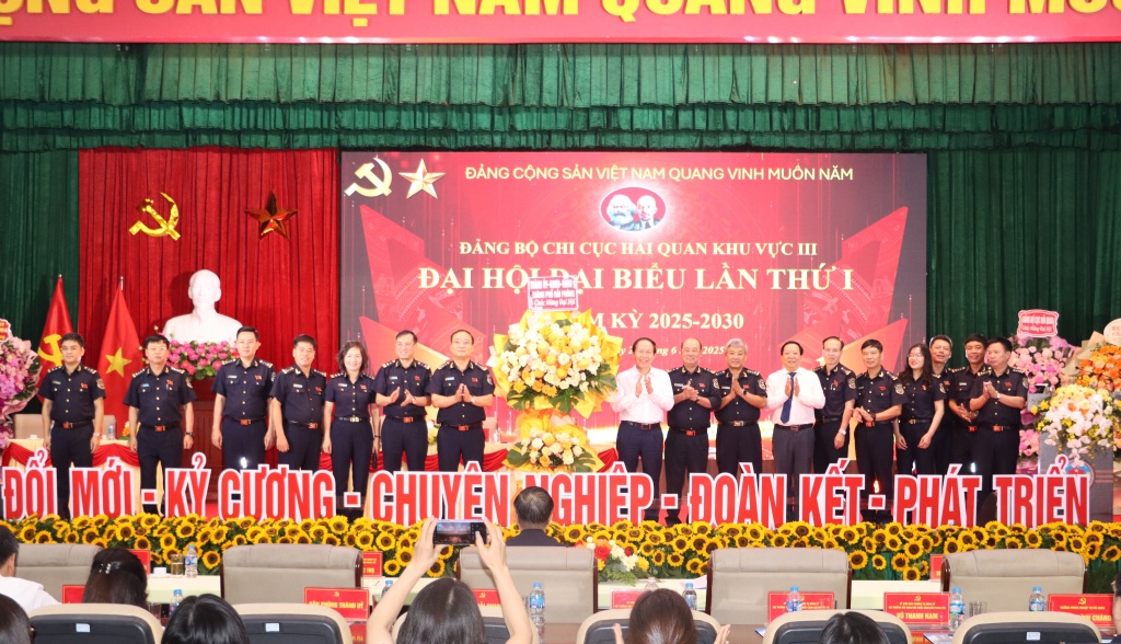 Đảng bộ Hải quan khu vực III lãnh đạo, chỉ đạo xây dựng đơn vị chính quy, hiện đại