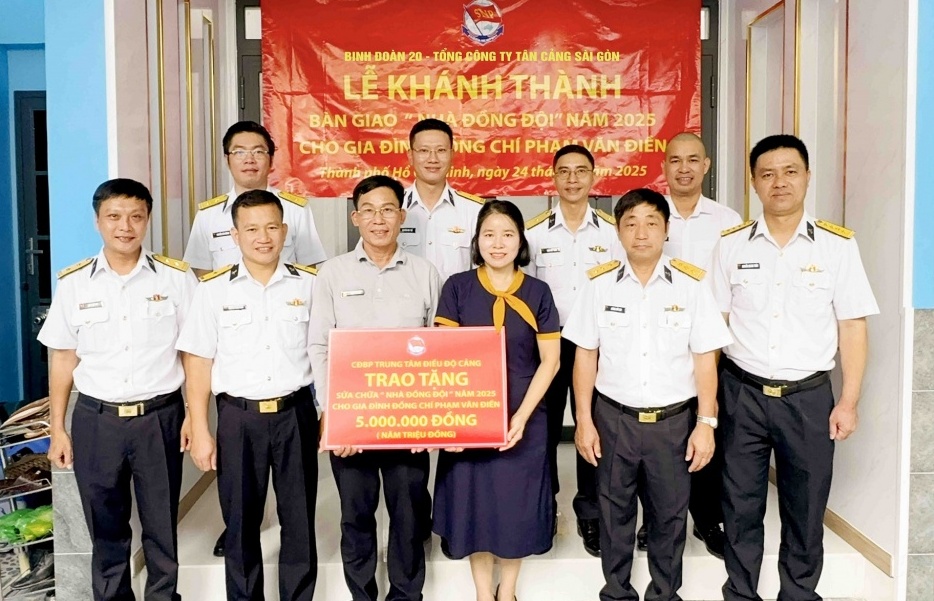 Binh đoàn 20 bàn giao công trình sửa chữa nhà đồng đội
