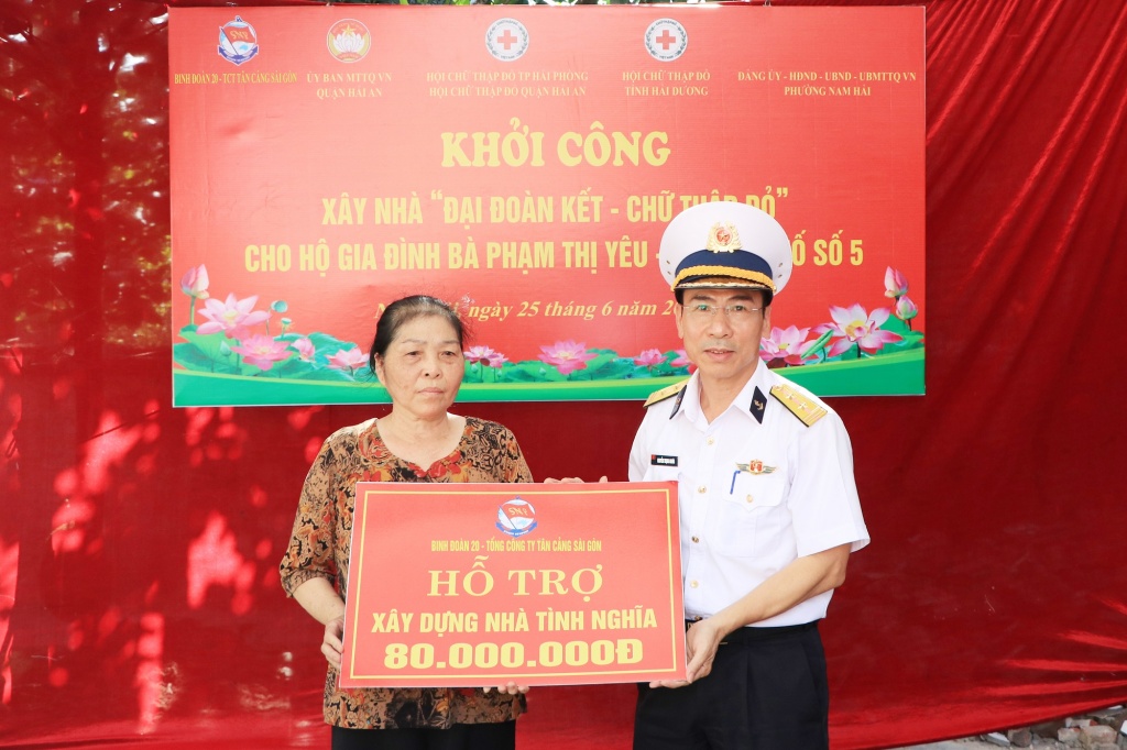 Binh đoàn 20 bàn giao công trình sửa chữa nhà đồng đội