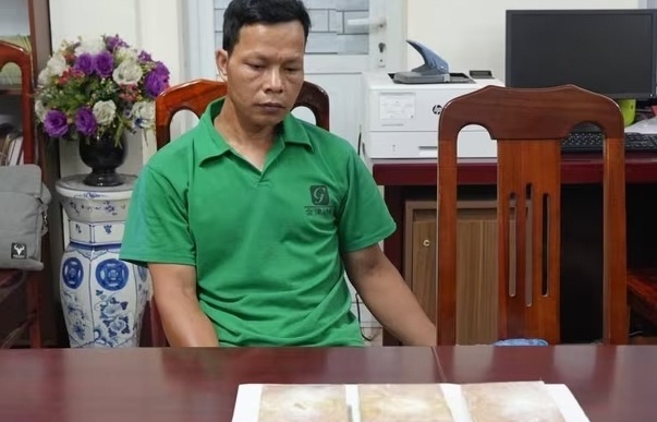 Bắt quả tang đối tượng đang vận chuyển 3 bánh heroin