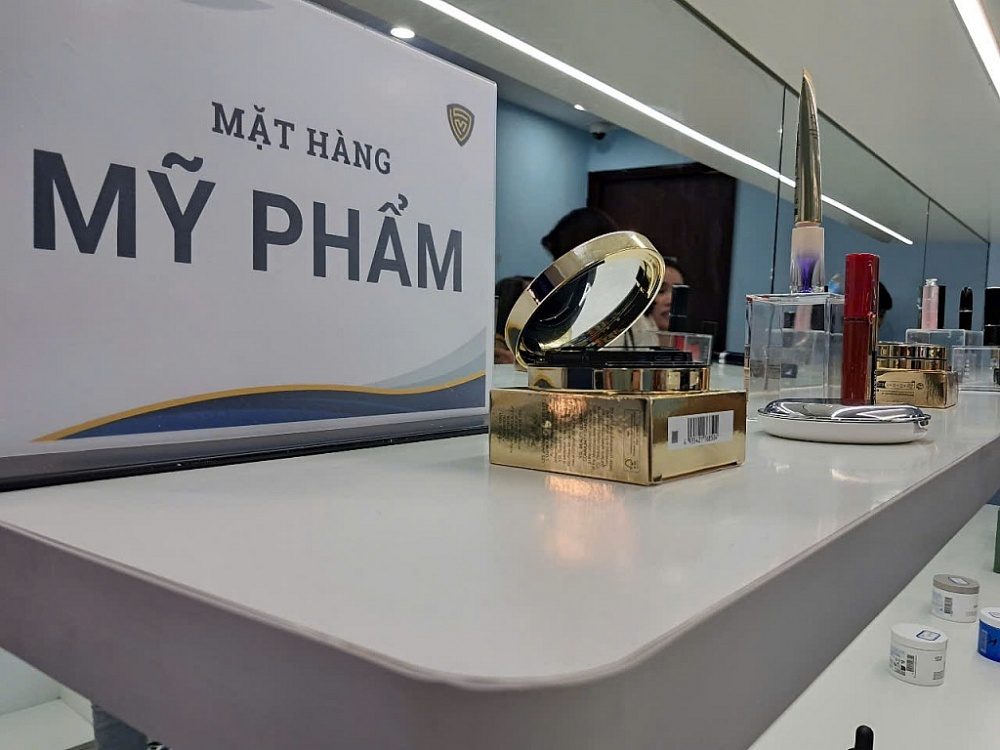 (PHOTO): Nhận diện hàng vi phạm trong tháng cao điểm chống hàng giả
