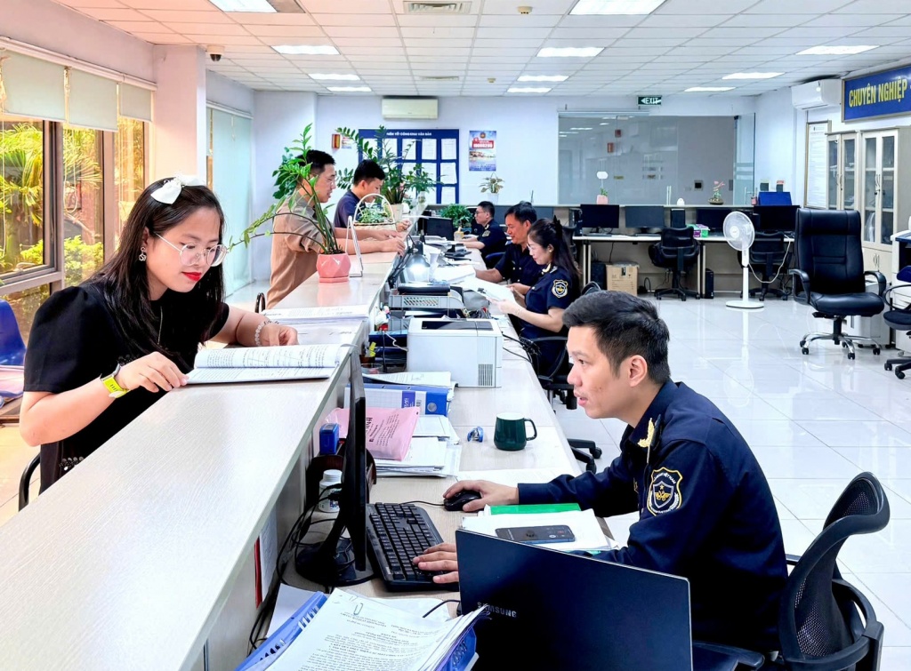 (PHOTO): Hải quan Thái Nguyên hoạt động thông suốt trong ngày đầu triển khai mô hình mới