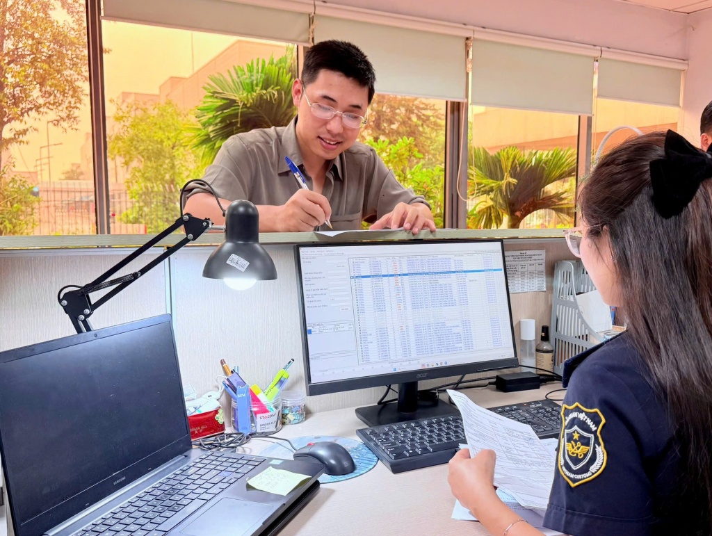 (PHOTO): Hải quan Thái Nguyên hoạt động thông suốt trong ngày đầu triển khai mô hình mới