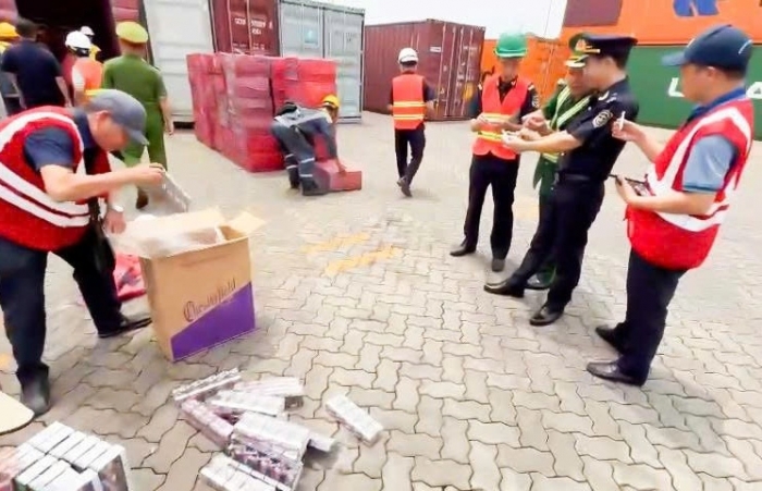 Bài 3: Hàng trăm nghìn bao thuốc lá lậu trong “vỏ bọc” bồn cầu, ghế sofa