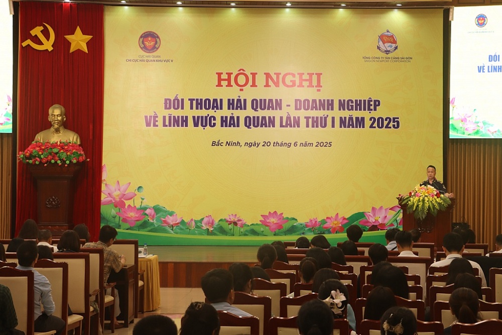 Chi cục Hải quan khu vực V tổ chức đối thoại với hơn 200 doanh nghiệp trong tháng 8/2025. Ảnh: Quang Hùng