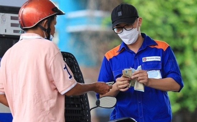Giá xăng đảo chiều tăng sau khi giảm mạnh vào tuần trước