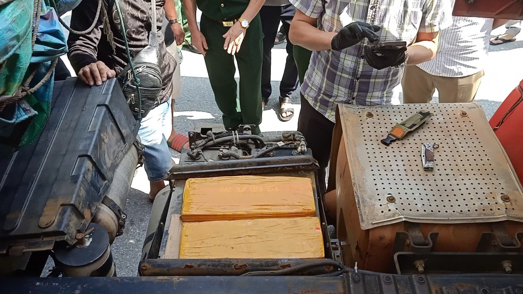 Vụ vận chuyển trái phép 235 kg bạc ở biên giới Lào Cai được triệt phá thế nào?
