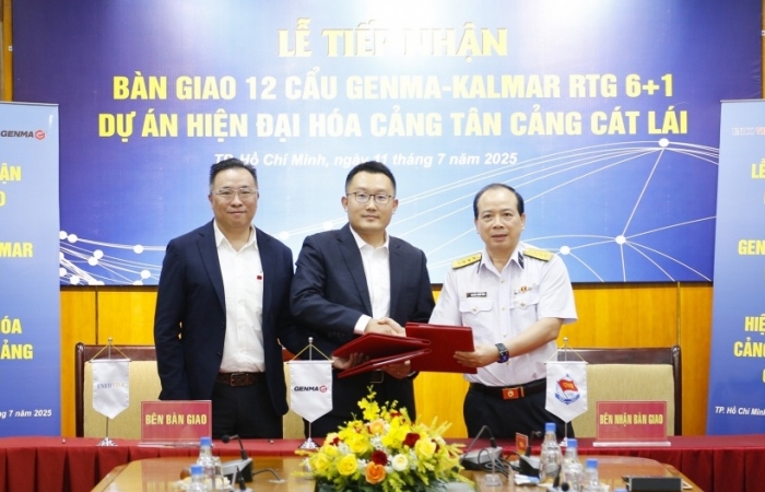 Tân Cảng Sài Gòn tiếp nhận 12 cẩu khung có kỹ thuật cao nhất