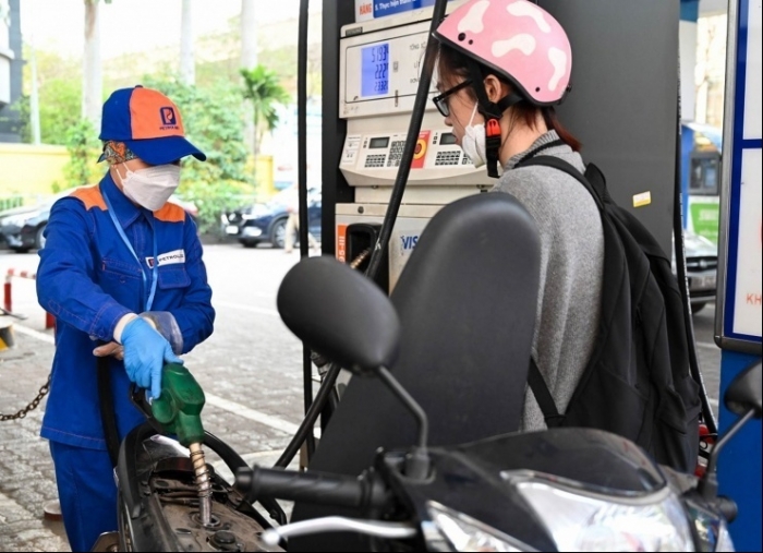 Giá xăng đồng loạt giảm sau 15h, xuống dưới 20.000 đồng/lít