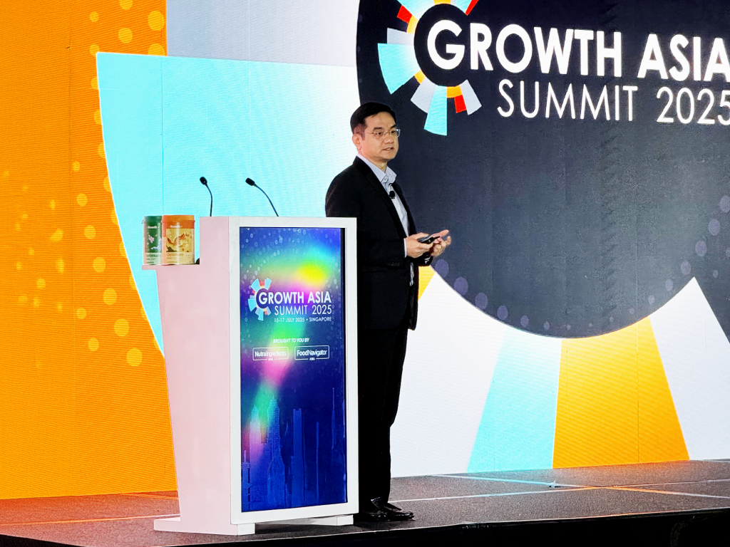 Đại diện Vinamilk, ông Nguyễn Quang Trí – Giám đốc điều hành Marketing – chia sẻ về đột phát 6 HMO trong sản phẩm sữa bột trẻ em Vinamilk Optimum tại diễn đàn lớn nhất châu Á về cơ hội phát triển trong ngành thực phẩm, đồ uống và dinh dưỡng (Ảnh: Hồng Nhân).