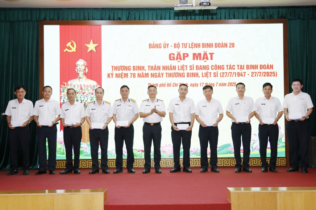 Binh đoàn 20 - Tổng công ty Tân cảng Sài Gòn: Gặp mặt, tặng quà thương binh, con liệt sĩ
