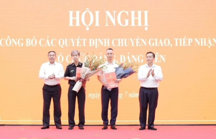 Đảng ủy UBND TP Hà Nội tiếp nhận Đảng bộ Chi cục Hải quan khu vực I