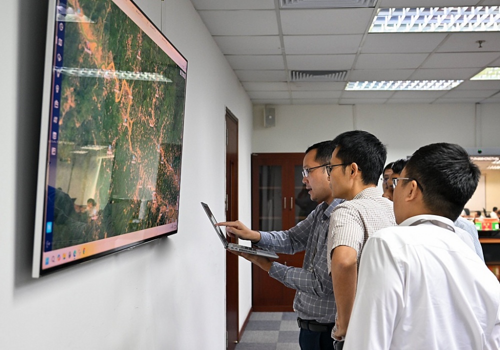 Viettel giữ vững mạch sóng, đồng hành người dân vùng lũ