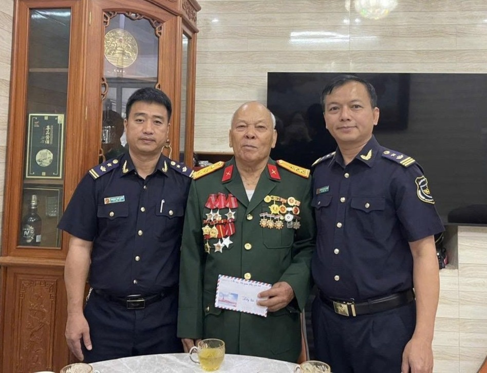 Hải quan khu vực XVI tri ân các gia đình chính sách