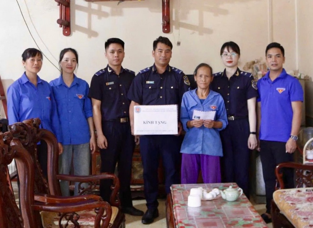 Hải quan khu vực XVI tri ân các gia đình chính sách