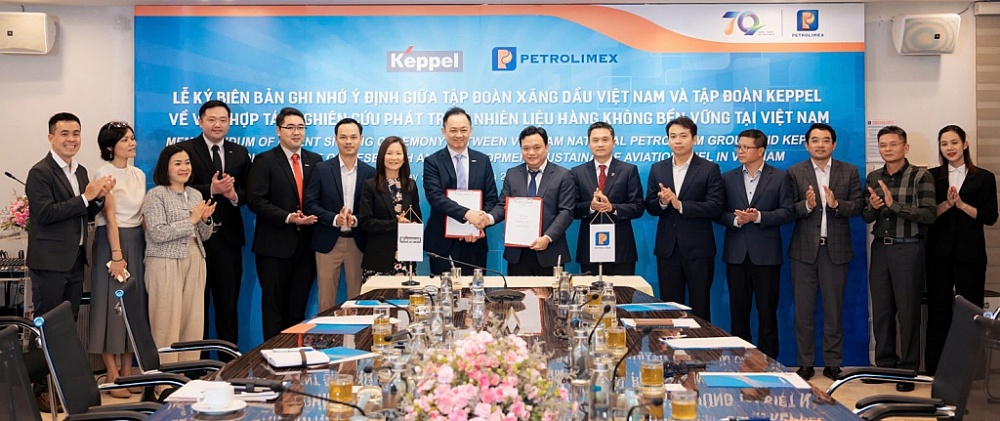 Petrolimex và Keppel bắt tay phát triển nhiên liệu hàng không bền vững tại Việt Nam