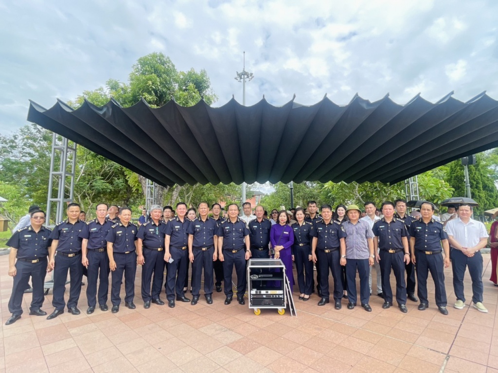 Hải quan khu vực III tổ chức các hoạt động tri ân ở đất thiêng Quảng Trị