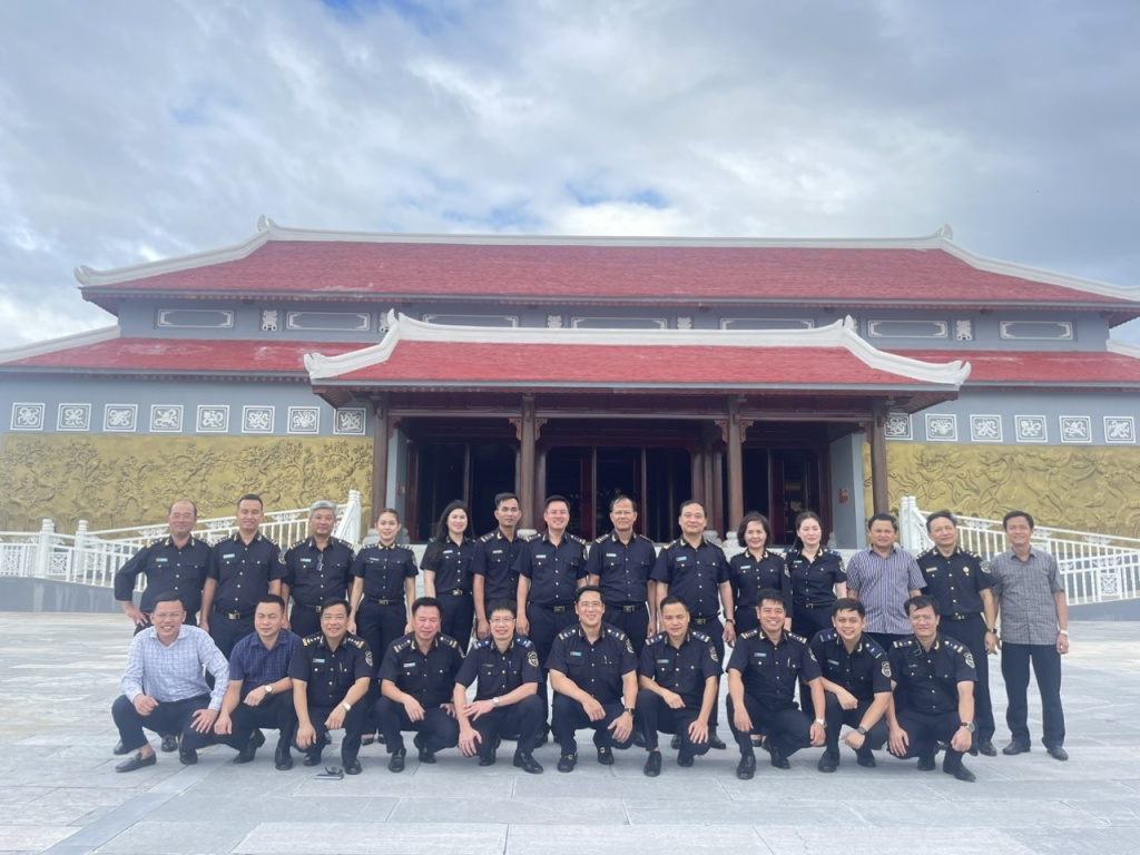 Hải quan khu vực III tổ chức các hoạt động tri ân ở đất thiêng Quảng Trị
