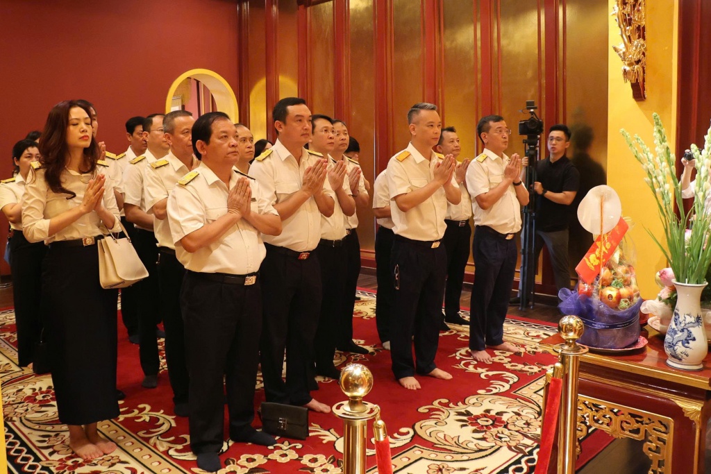 Cục Thuế tổ chức hoạt động tri ân các Anh hùng liệt sỹ