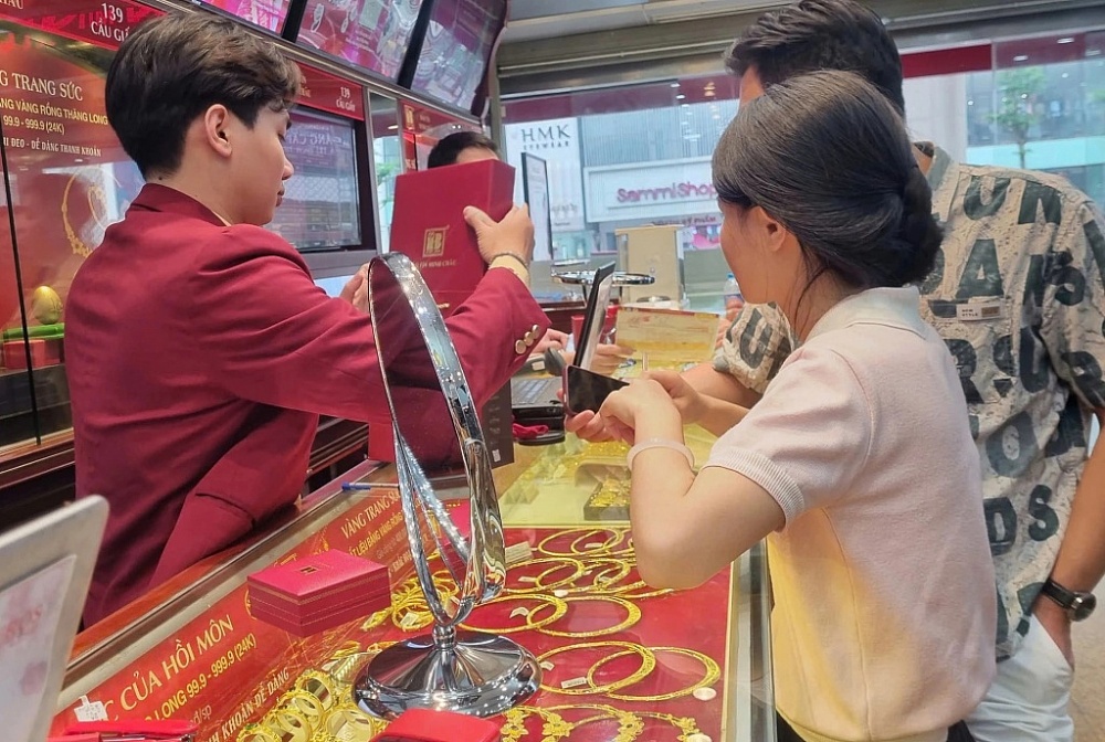 Đà tăng đứt gãy, xuống tiền mua vàng có rủi ro?
