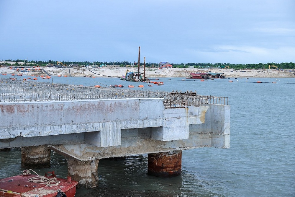 Quảng Trị đẩy nhanh tiến độ 3 dự án cao tốc, sân bay, cảng biển trọng điểm