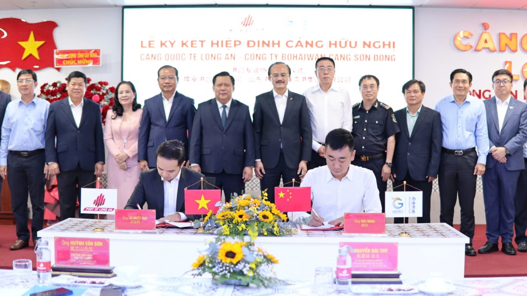 Cảng Quốc tế Long An ký kết hợp tác phát triển chuỗi Logistics Việt- Trung
